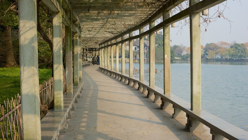 West Lake showing a lake or waterhole