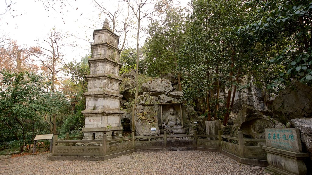 Lingyin Temple showing religious aspects, a garden and heritage architecture