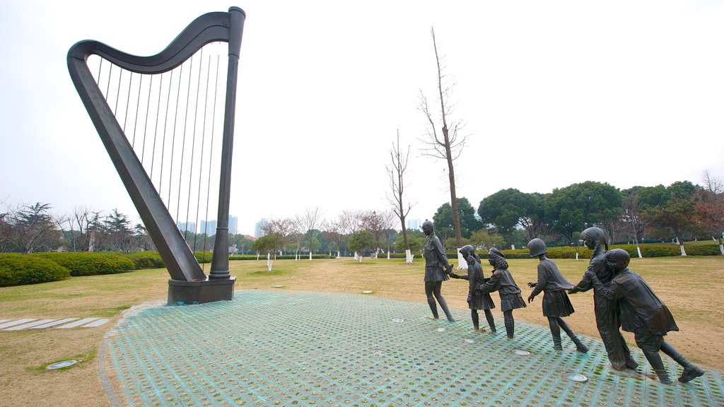 Jinji Lake featuring outdoor art and a park