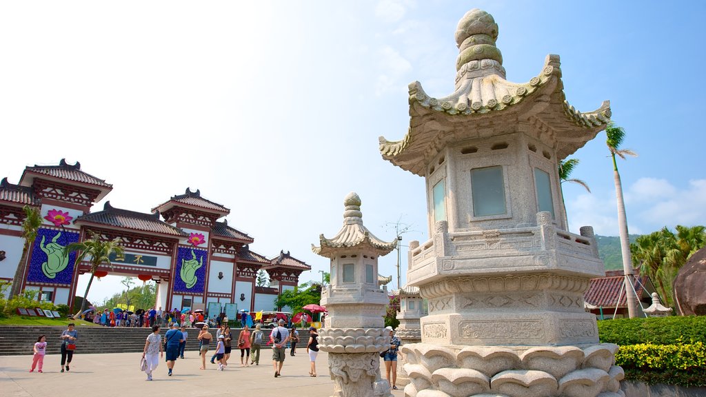 Nanshan Temple showing a square or plaza