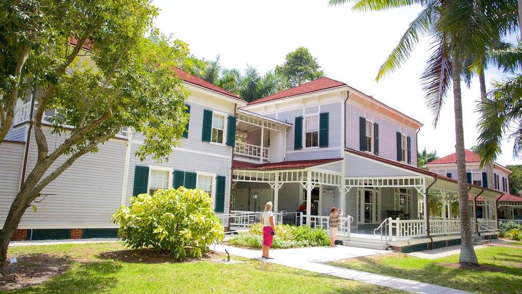 Edison and Ford Winter Estates showing street scenes and a house