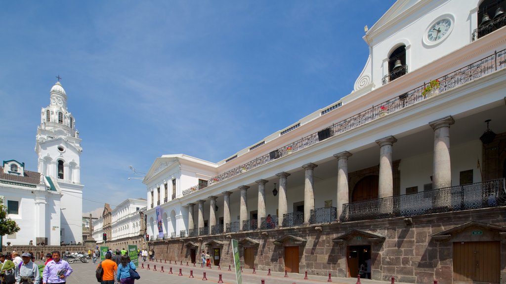 Carondelet Palace which includes street scenes