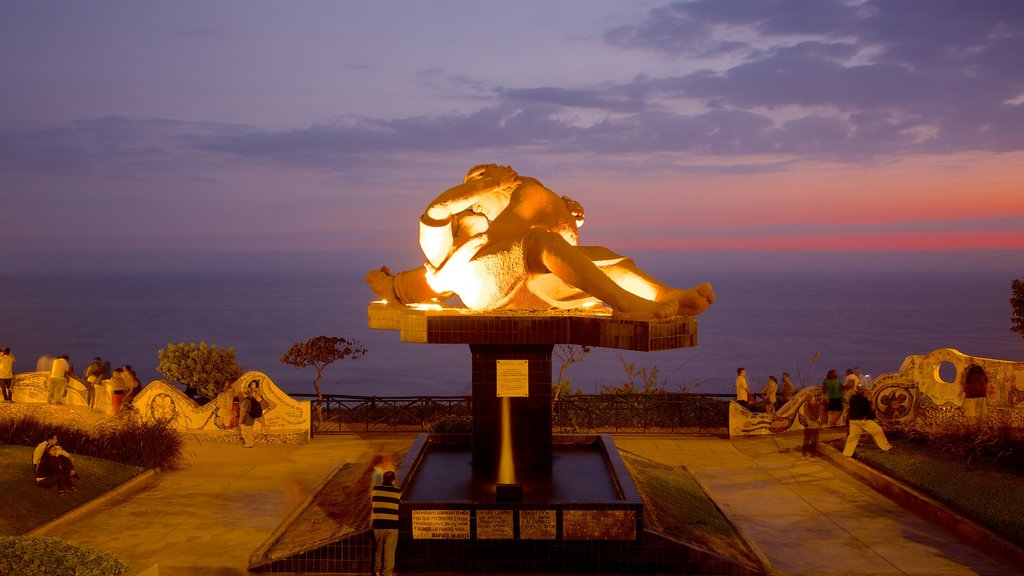 Parque del Amor mostrando una estatua o escultura, arte al aire libre y un atardecer