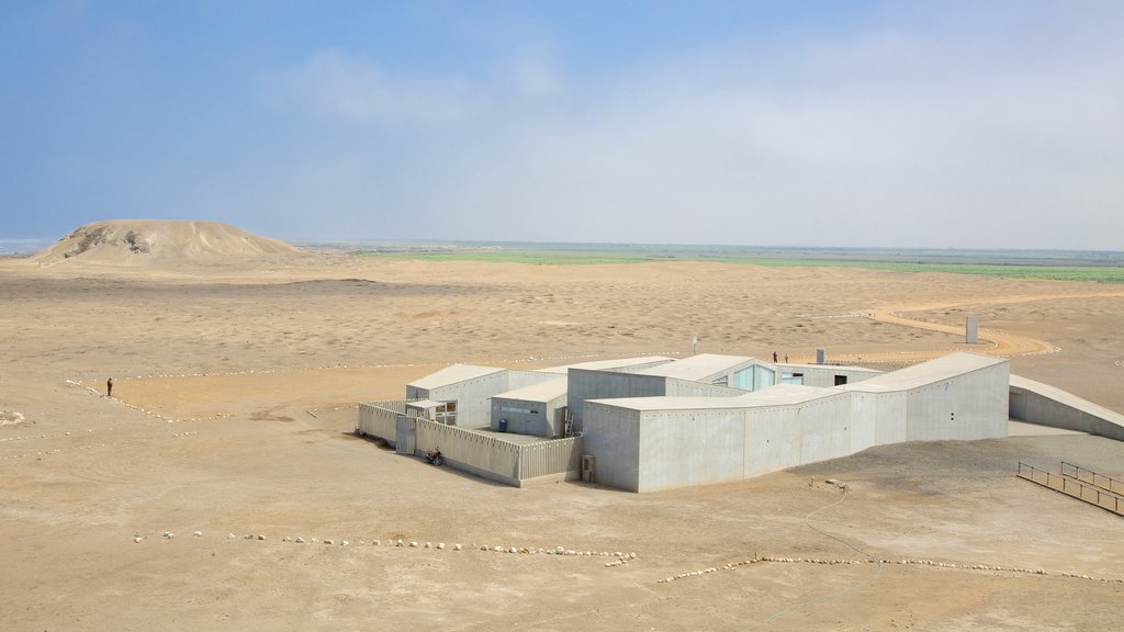 El Brujo mostrando vista al desierto, escenas tranquilas y vista panorámica