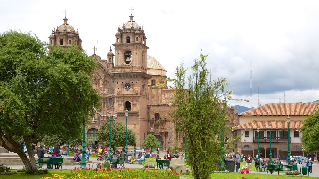 Plaza de Armas which includes a church or cathedral and a park