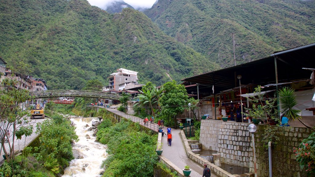 Cuzco caracterizando paisagem e uma cidade pequena ou vila