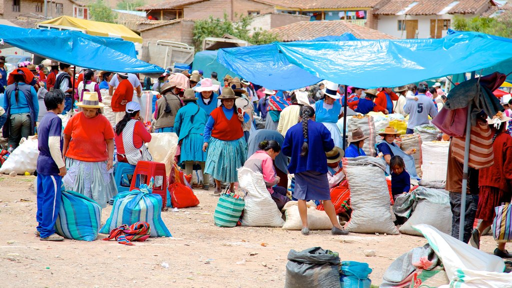 Urubamba showing markets as well as a large group of people