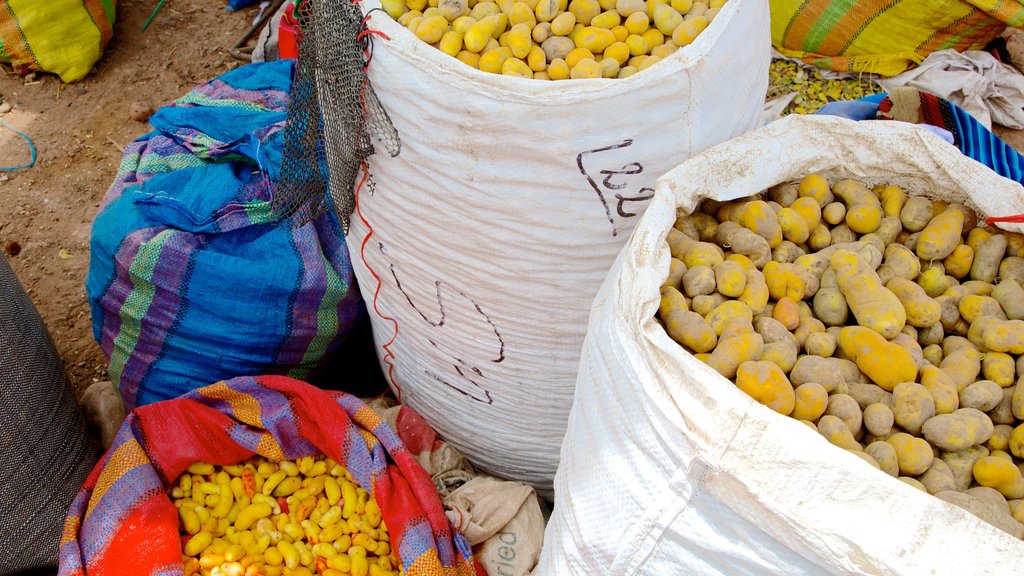 Urubamba which includes markets