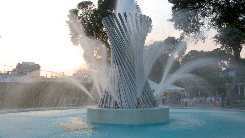 Parque de Exposiciones ofreciendo una fuente