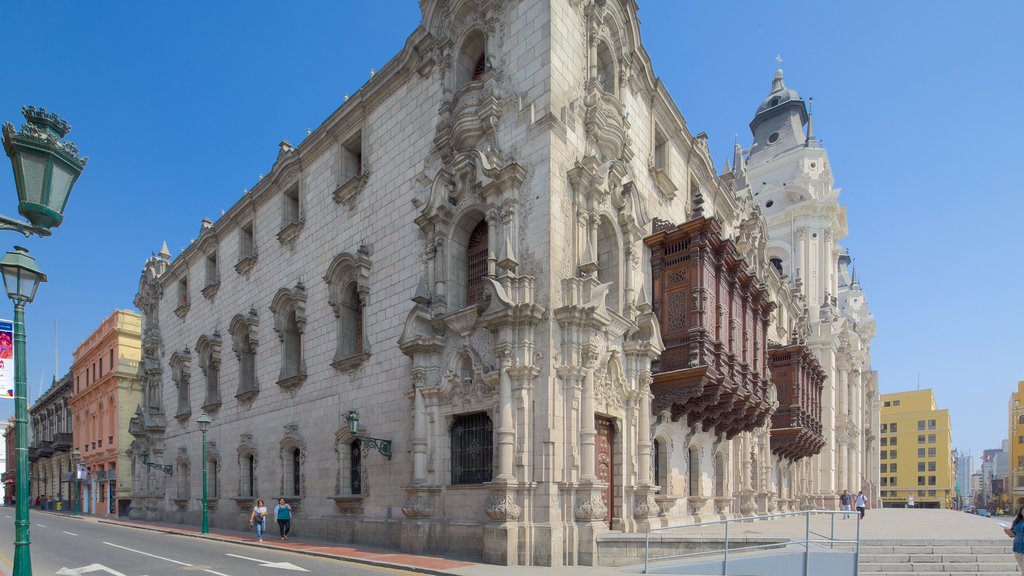 Plaza Mayor showing street scenes and heritage architecture