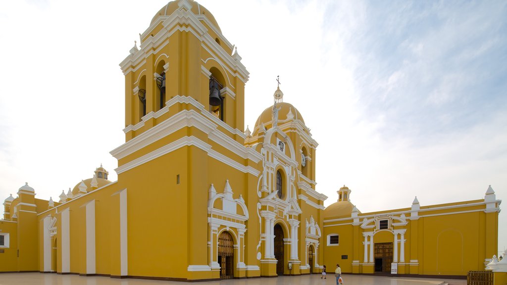 Trujillo Cathedral featuring a church or cathedral