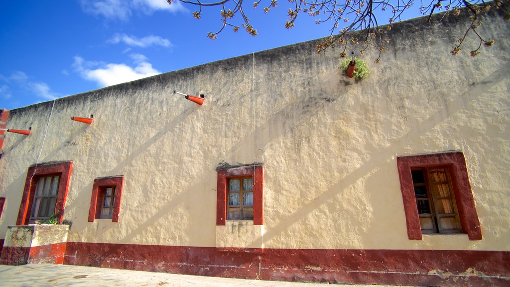 Jalpan de Serra que incluye escenas urbanas y una casa