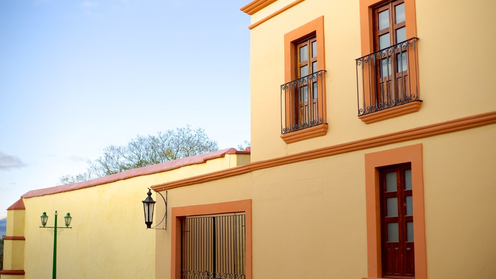 Jalpan de Serra showing a house