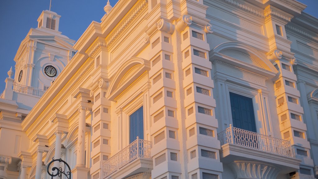 Hermosillo montrant un coucher de soleil et architecture patrimoniale