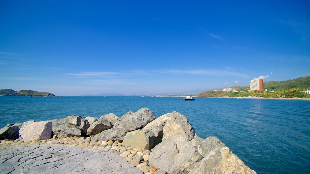 Quieta Beach showing general coastal views