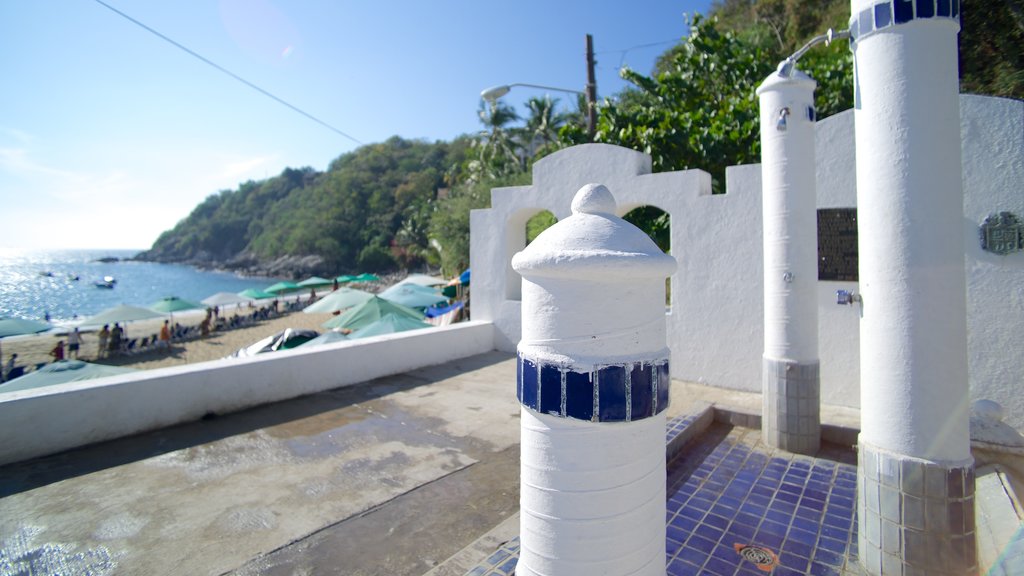 Playa La Audiencia showing general coastal views