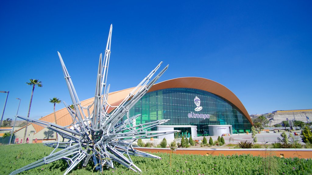 El Trompo Museo Interactivo Tijuana bevat kunst in de open lucht