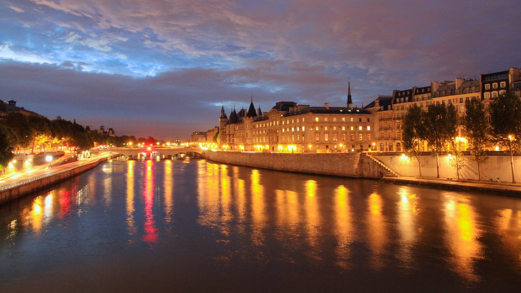 Place de la Concorde featuring a river or creek, a city and château or palace