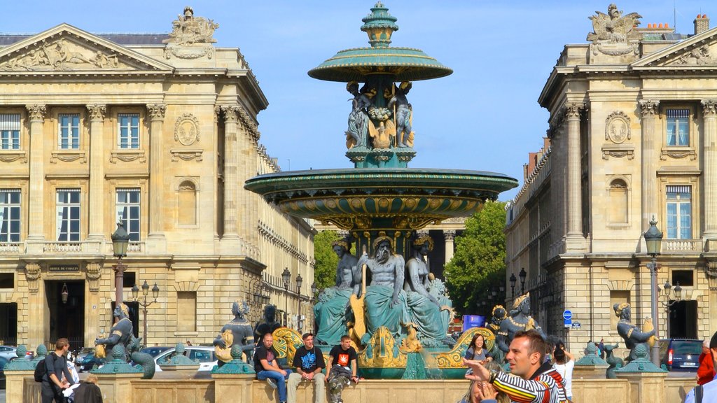 Place de la Concorde featuring a square or plaza, a fountain and a city