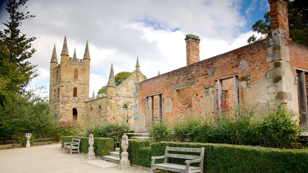 Port Arthur Historic Site showing building ruins, a castle and heritage architecture