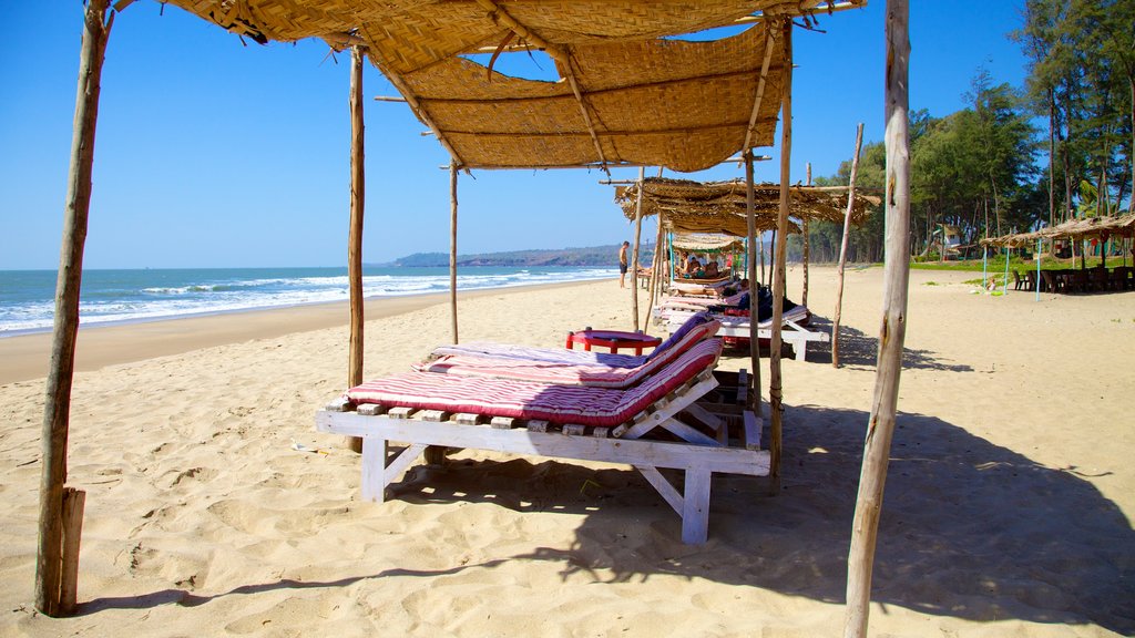 Playa Querim ofreciendo una playa