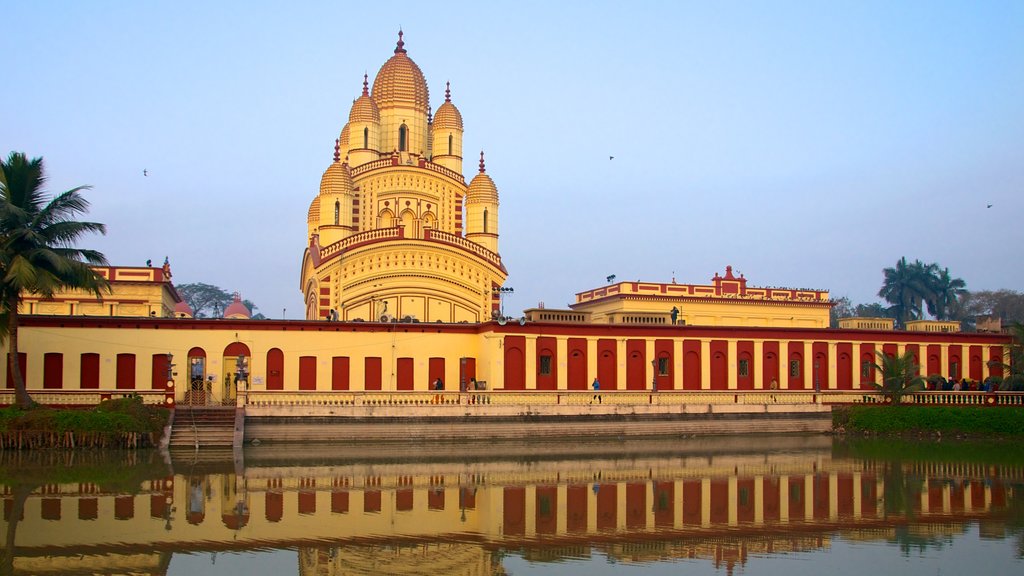 Dakshineswar Kali Temple showing a city, religious elements and a temple or place of worship