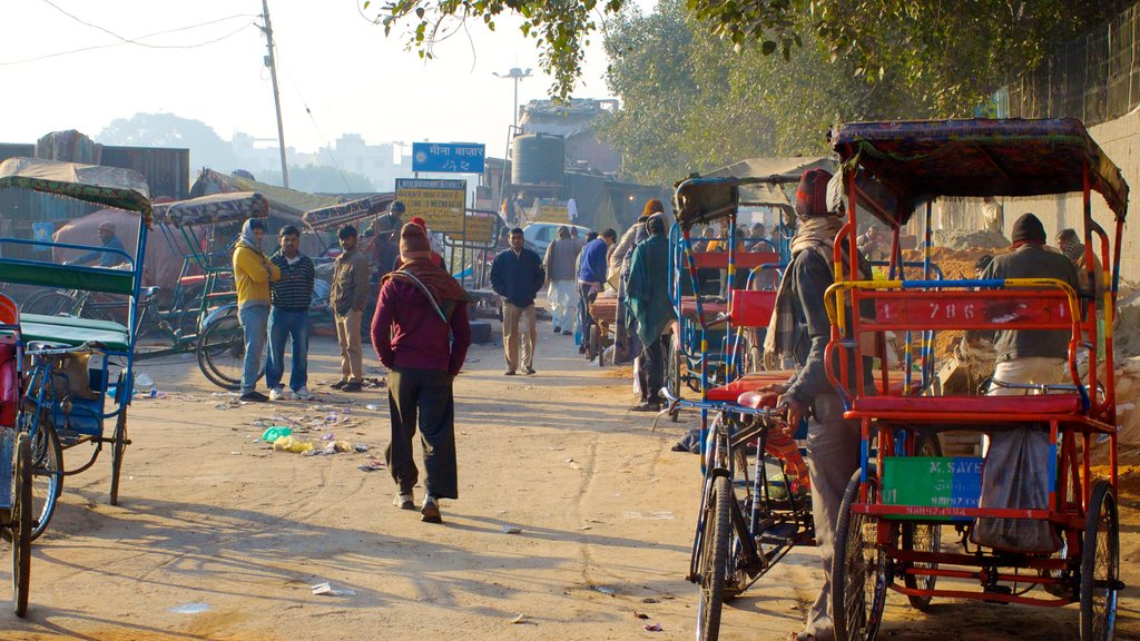 Chandni Chowk qui includes scènes de rue aussi bien que un grand groupe de personnes