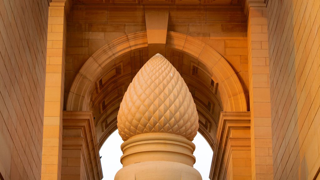 India Gate which includes a memorial and heritage architecture