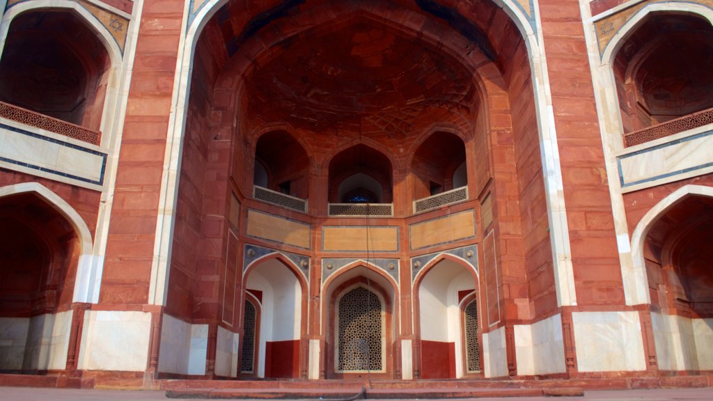 Humayun\'s Tomb featuring heritage elements, a memorial and interior views