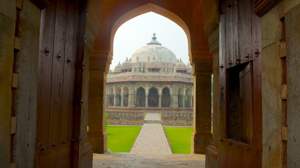 Humayun\'s Tomb showing a memorial