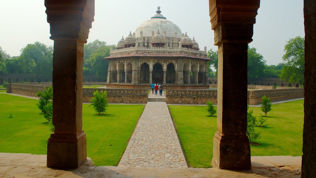 Humayun\'s Tomb showing a memorial and heritage architecture