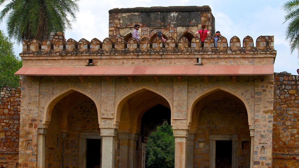 Tumba de Humayun que incluye elementos patrimoniales, un monumento conmemorativo y arquitectura patrimonial