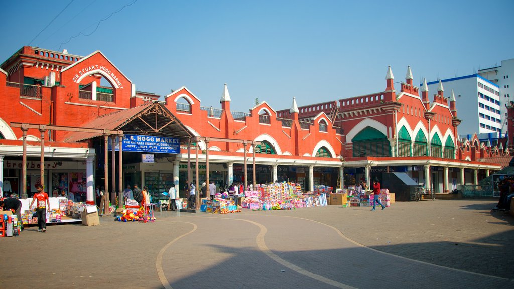 New Market showing a square or plaza, a city and signage