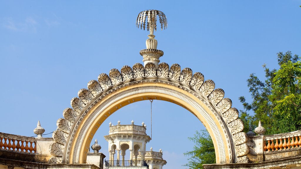 Chowmahalla Palace which includes heritage architecture and chateau or palace