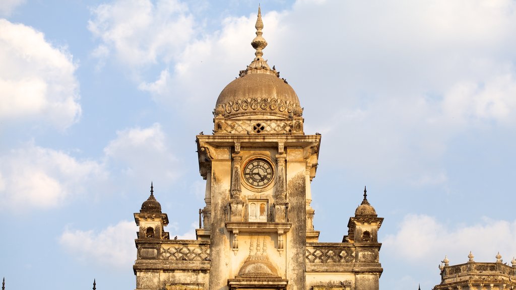 Chowmahalla Palace showing a castle and heritage architecture