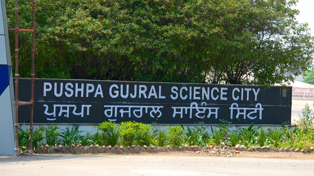 Pushpa Gujral Science City som omfatter skiltning