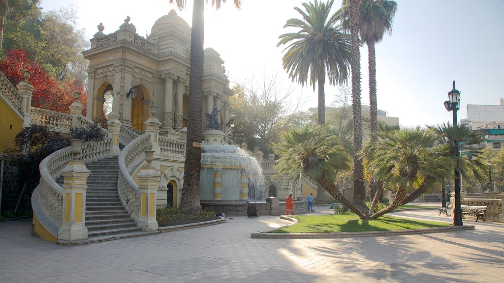 Cerro Santa Lucía mostrando escenas urbanas, un castillo y un parque