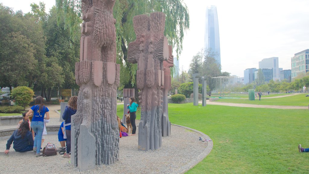 Parque de las Esculturas caracterizando uma cidade, um parque e arte