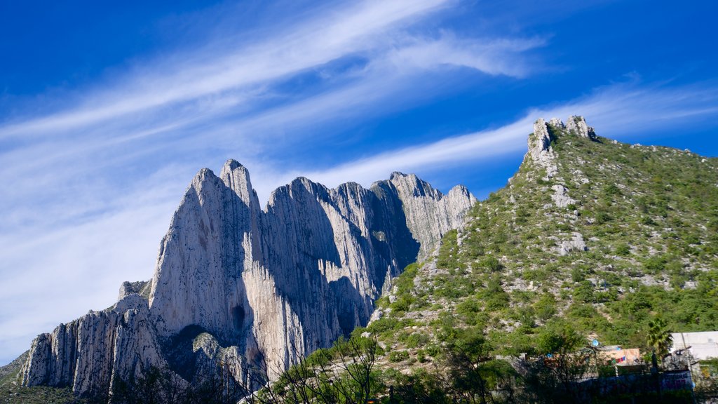 Canon de la Huasteca which includes landscape views and mountains