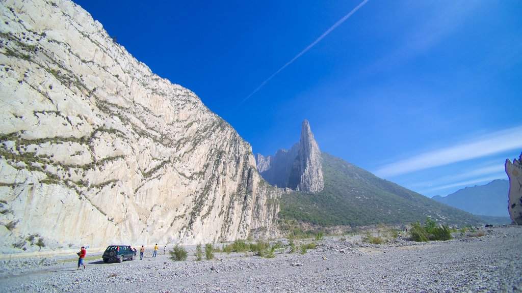 Canon de la Huasteca mostrando montanhas e paisagem