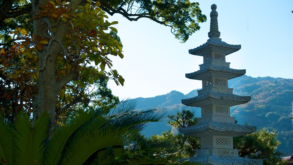 Anrakuji Temple which includes a temple or place of worship, heritage architecture and landscape views