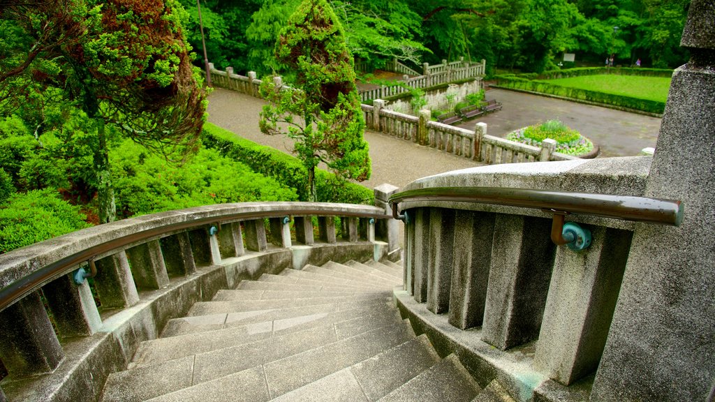 Parque Naritasan ofreciendo jardín