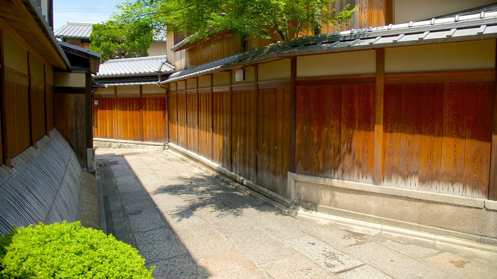 Ishibe Koji bevat een stad en een klein stadje of dorpje