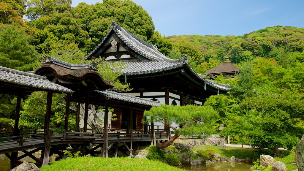 Kodaiji Tempel som omfatter religiøse elementer og et tempel eller et tilbedelsessted