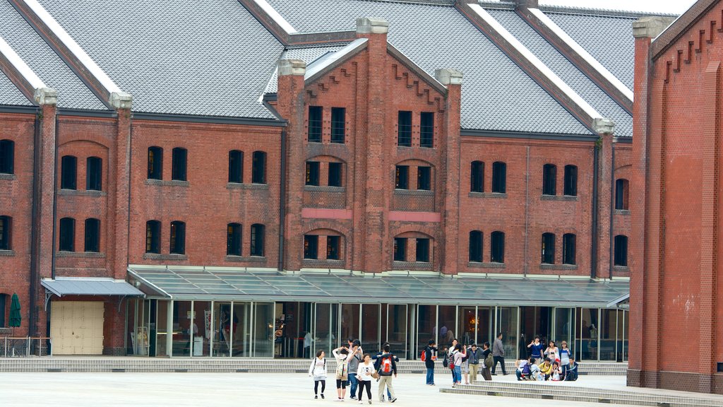 Red Brick Warehouse showing a city and street scenes