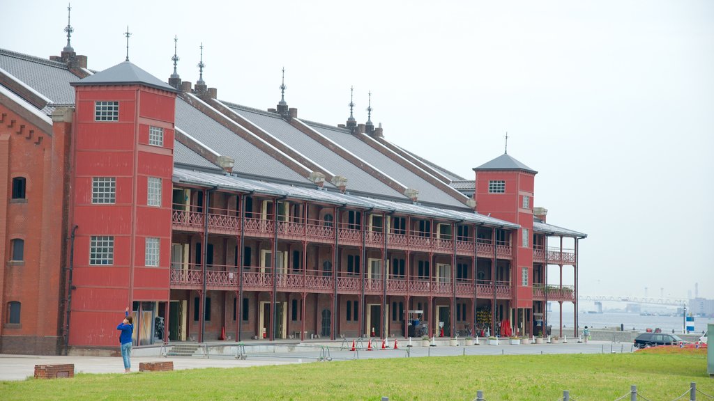 Almacén de Ladrillo Rojo ofreciendo una ciudad