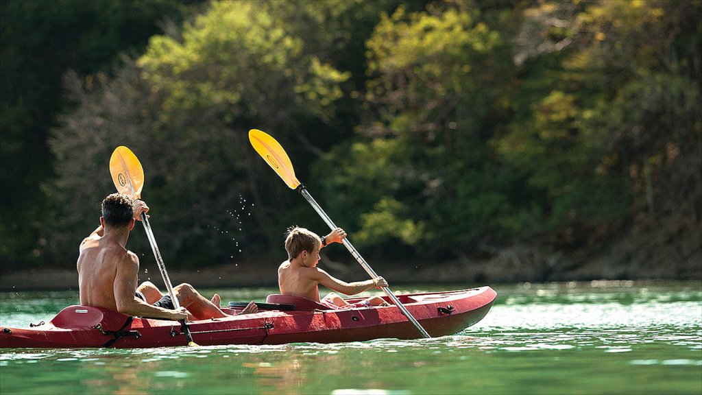 Guanacaste - Côte pacifique nord mettant en vedette kayak ou canot et paysages côtiers