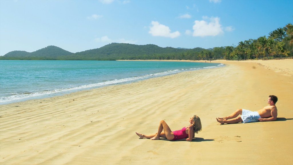 Mackay que incluye una playa de arena, escenas tropicales y vista panorámica