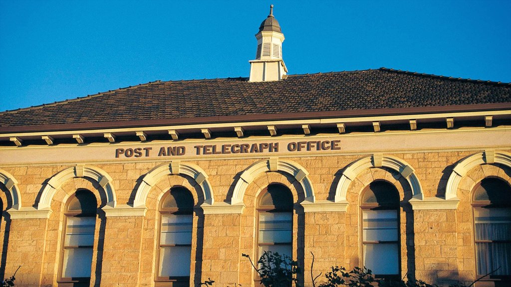 Kalgoorlie - Boulder showing heritage architecture and signage