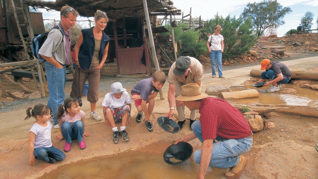 Kalgoorlie - Boulder toont vredige uitzichten en ook een grote groep mensen